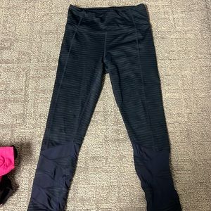 Women’s Athleta Navy leggings - slightly ribbed- size XS